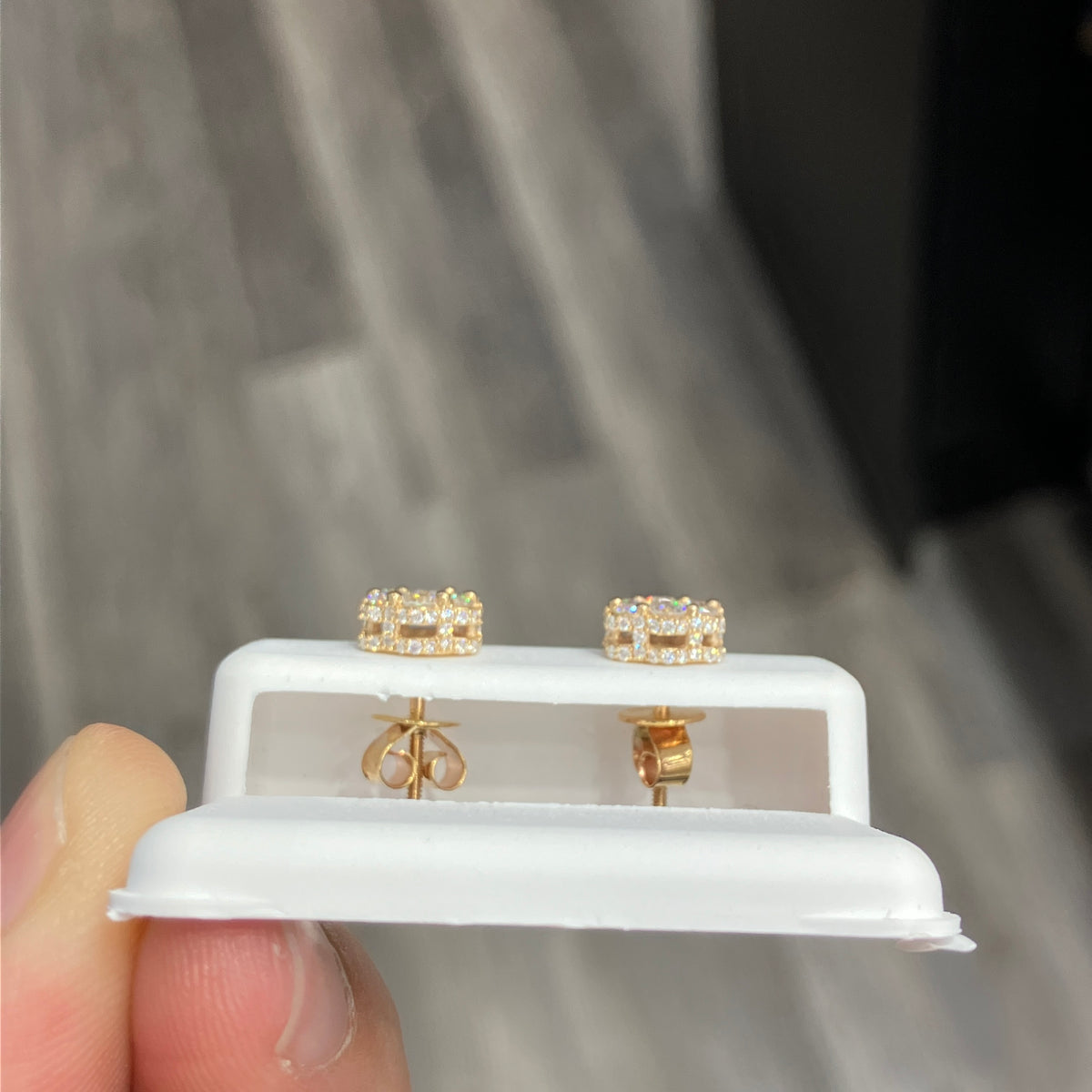 Lab-Grown Diamond Stud Earrings in 10k Yellow Gold