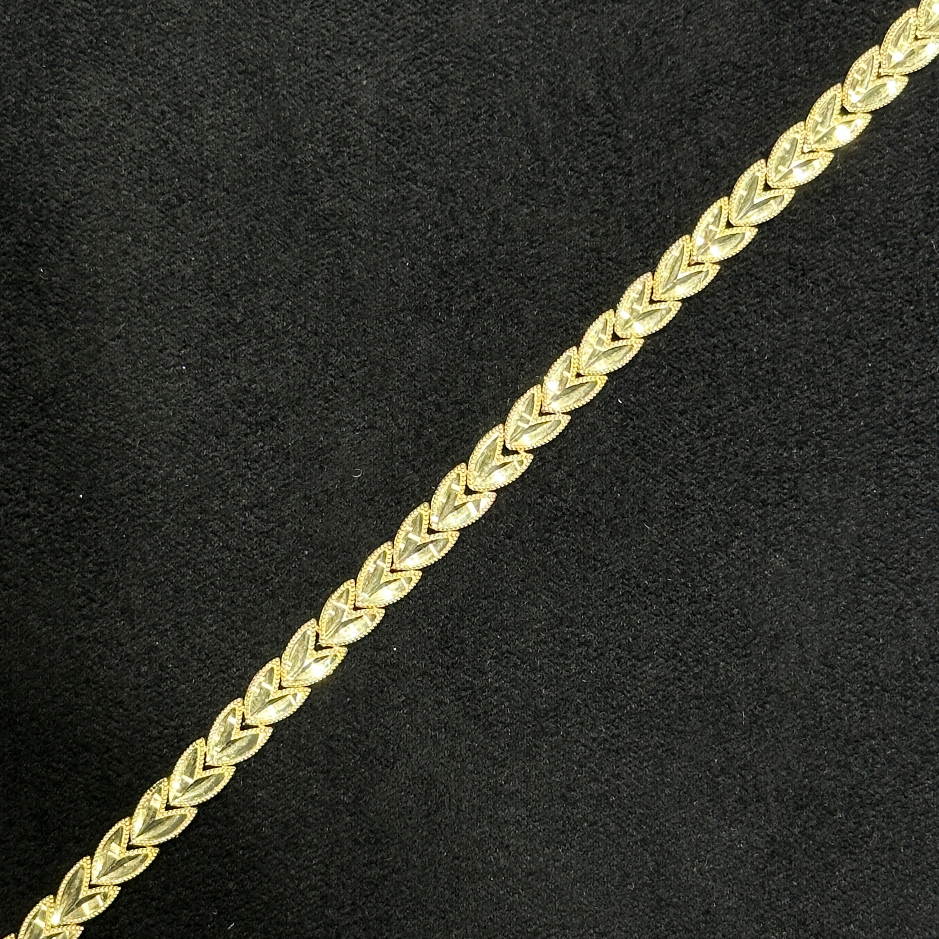 10k Gold Heart Glossy Bracelet for Ladies 7 inches