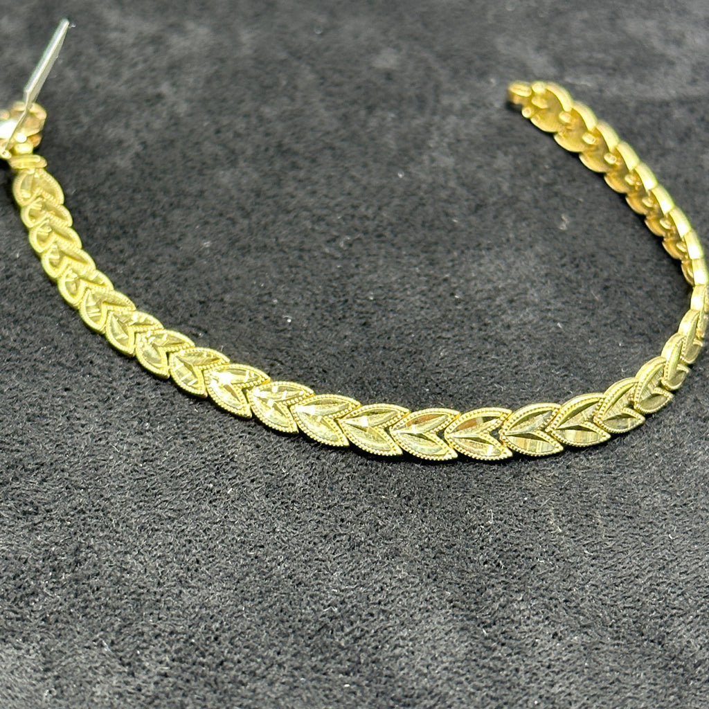 10k Gold Heart Glossy Bracelet for Ladies 7 inches