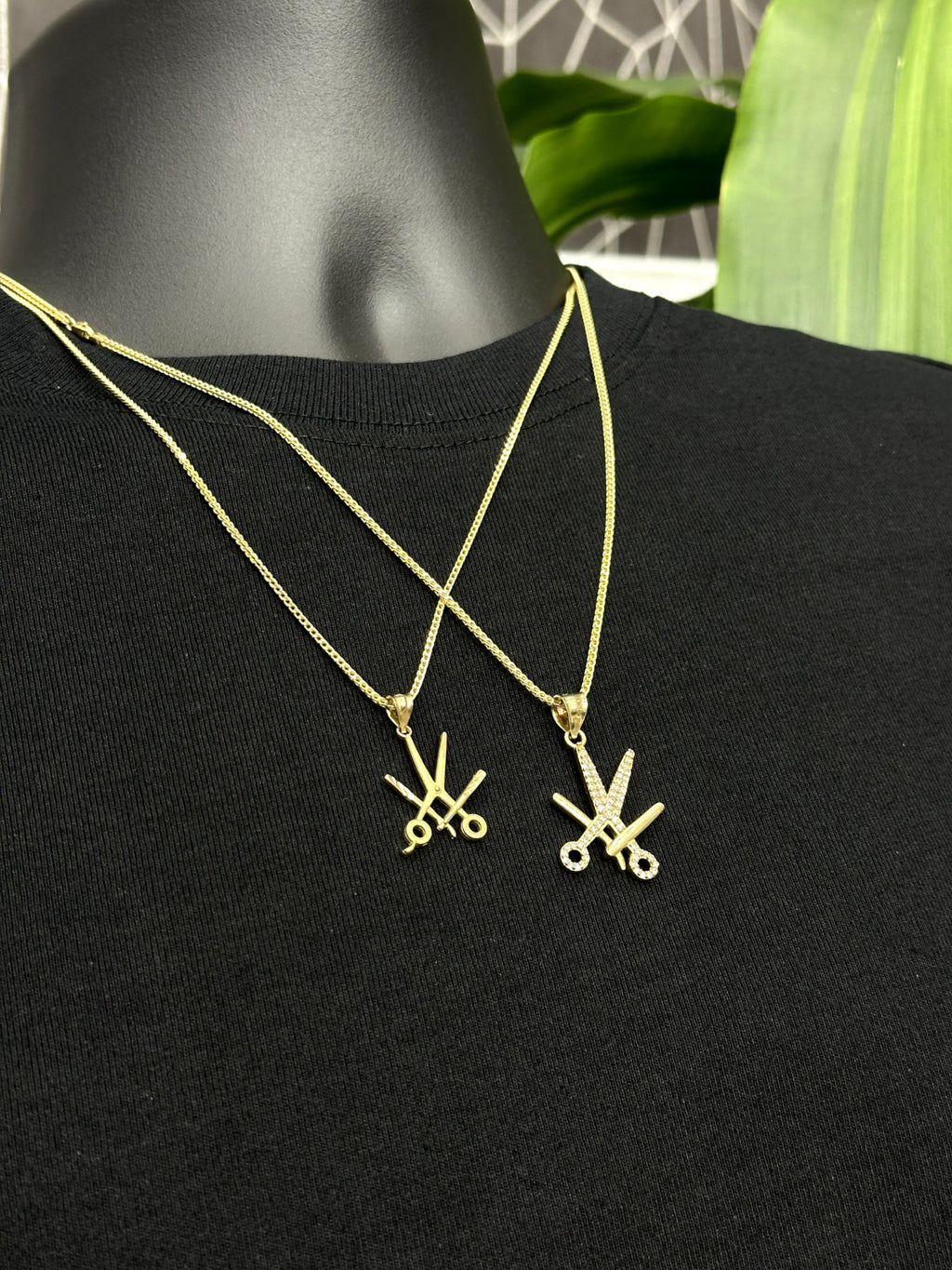Barber/Hairstylist Scissors 10k Yellow Gold Pendant