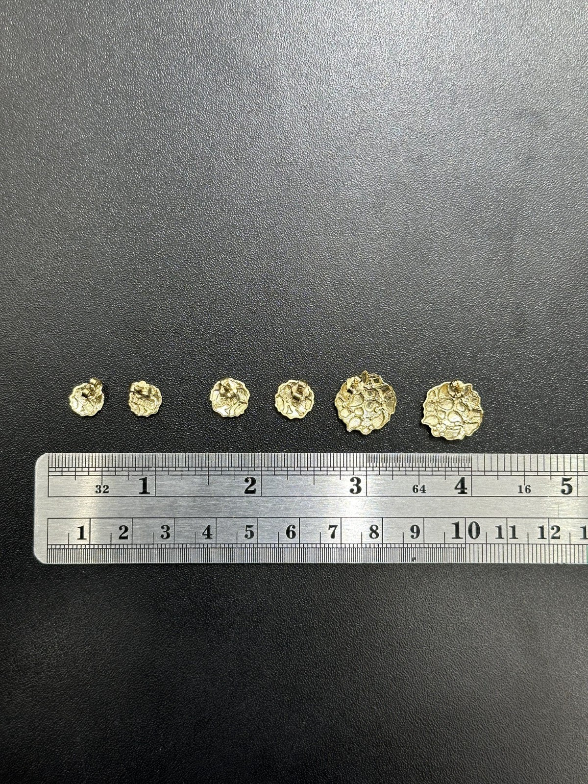 10k Gold Nugget Earrings Round
