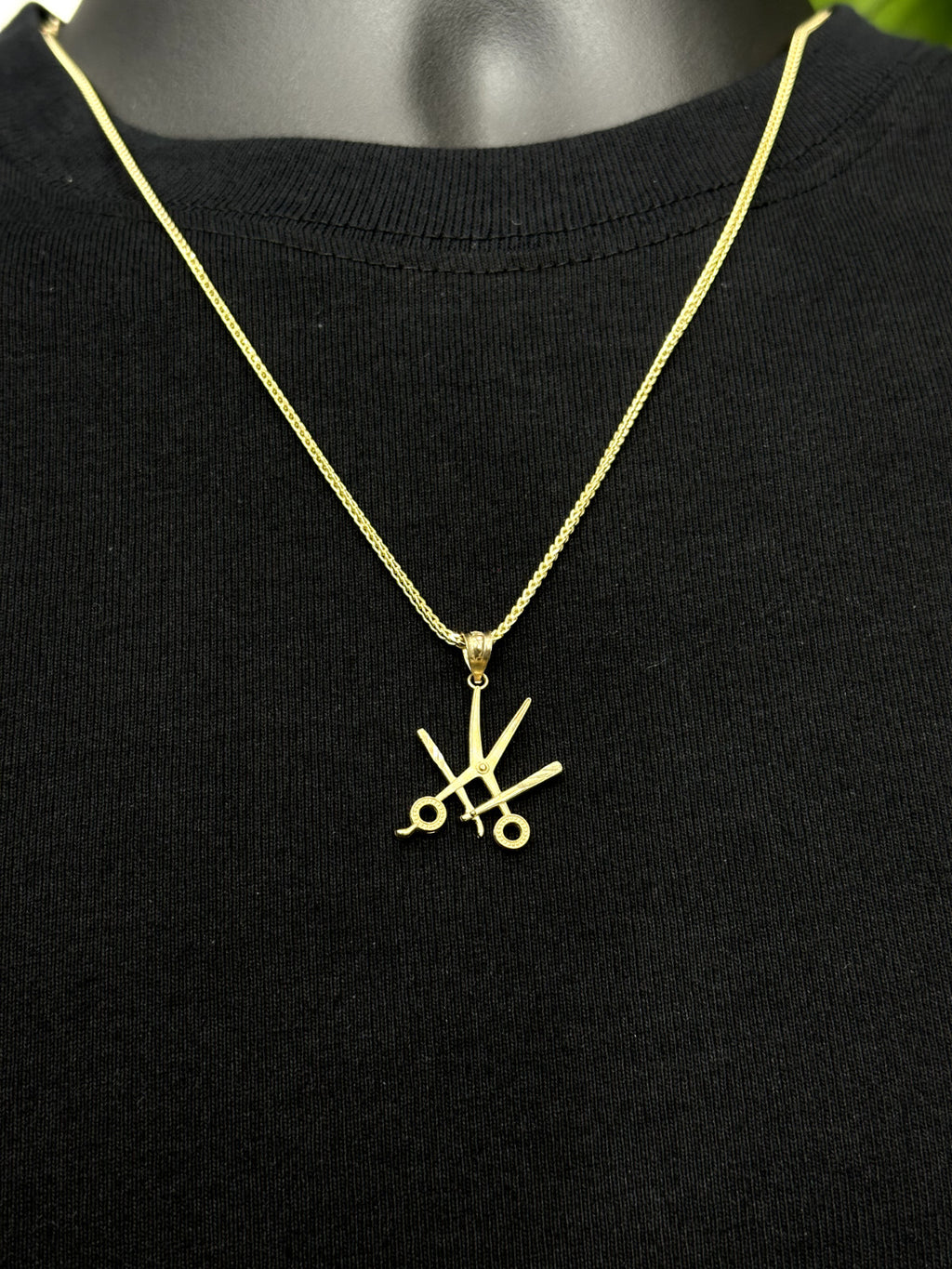 Barber/Hairstylist Scissors 10k Yellow Gold Pendant
