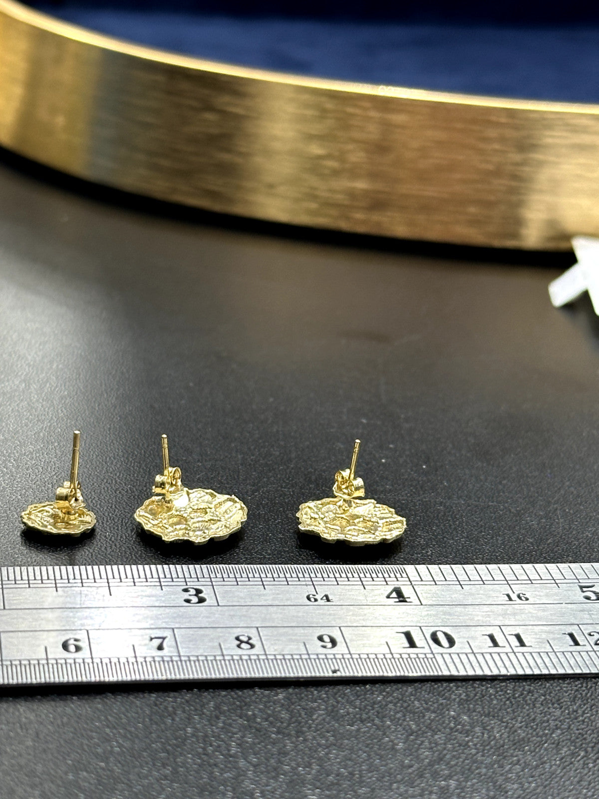 10k Gold Nugget Earrings Round